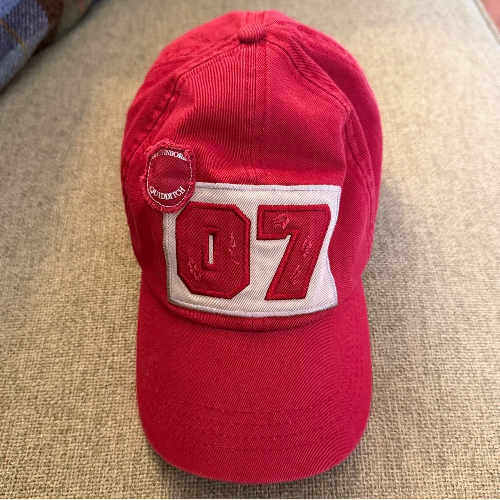 Harry Potter Gryffindor Quidditch 07 Red Hat Universal Studios Wizarding World